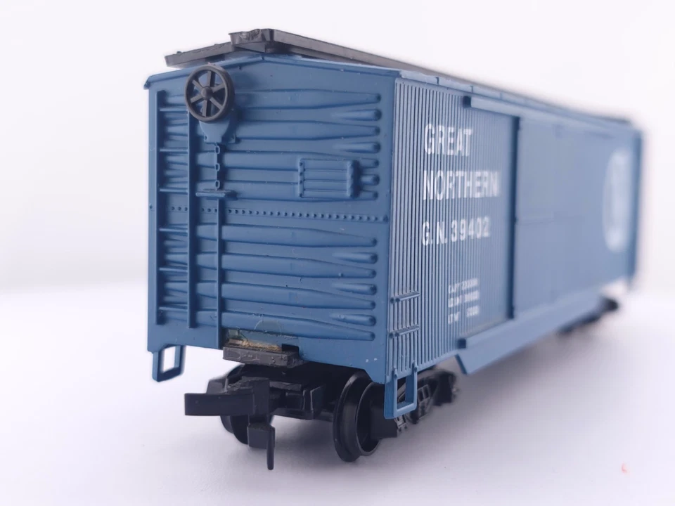 *READ* Model Power HO 9002 Great Northern Wooden Box Car 39402 Blue Model Train - Image 4 of 4