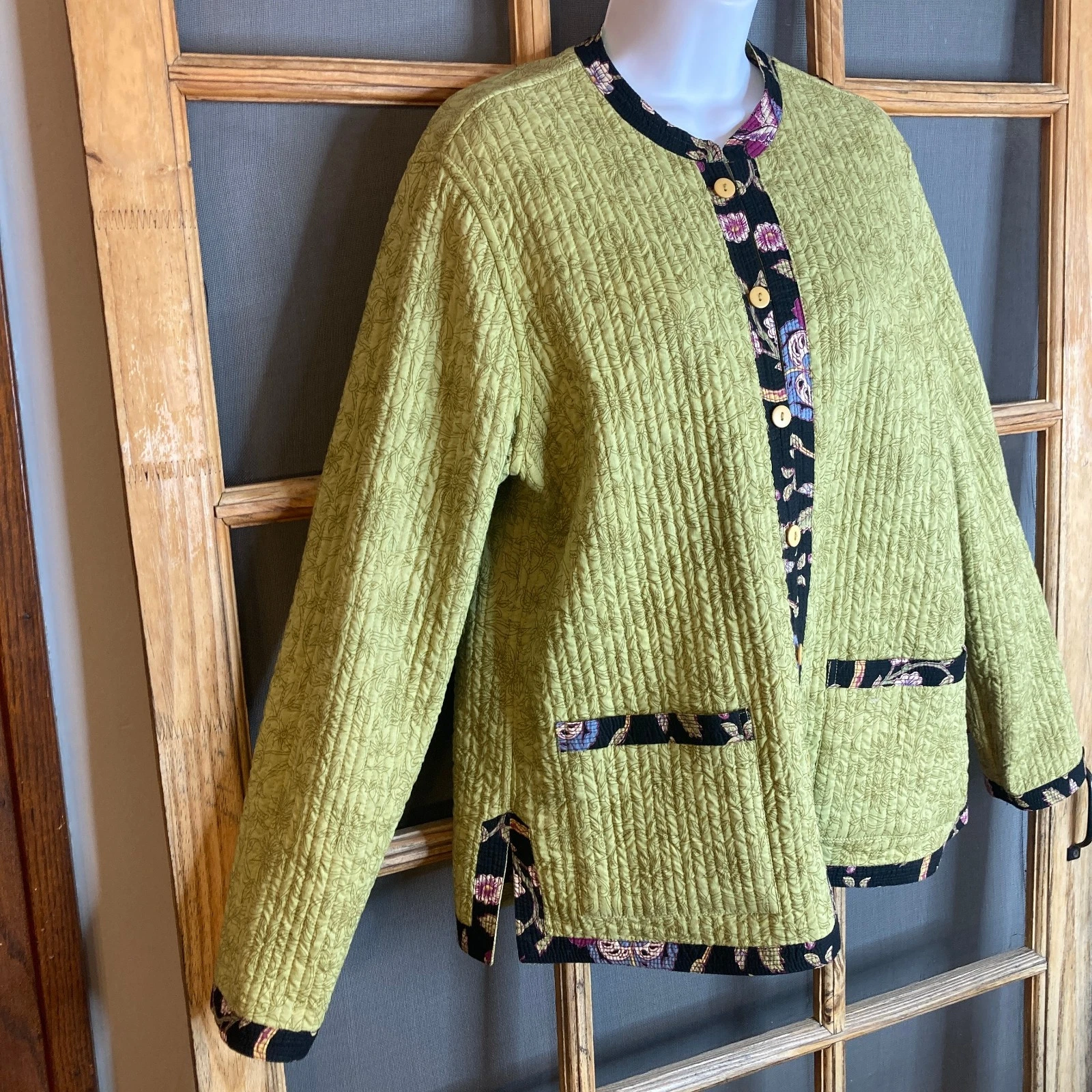 Women’s Quilted Reversible Black Floral Green Light Weight Jacket 22x27 No Tags