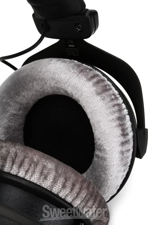 Beyerdynamic DT 770 PRO 250 ohm Closed-back Studio Mixing Headphones - Image 4 of 4