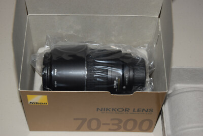 Nikon Zoom-Nikkor 70-300mm F/4-5.6 Zoom lens with Auto Focus for