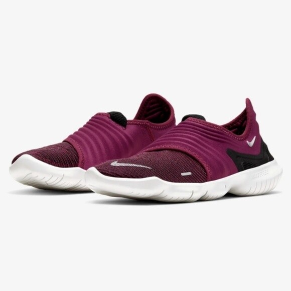 nike running free run flyknit trainers in berry