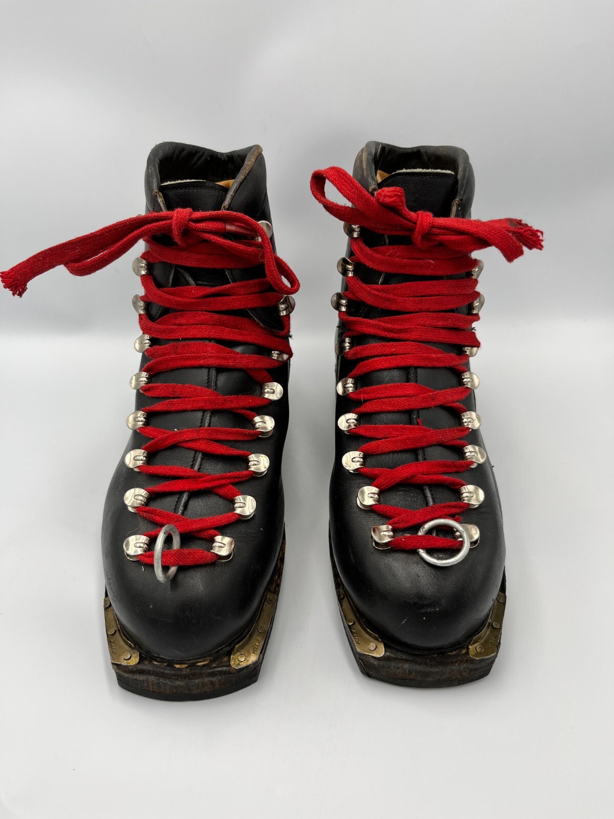 SALOMON Scarponi da sci vintage anni '60 in pelle Pirelli Skiohle suola Ampezzo rosso e nero alpino