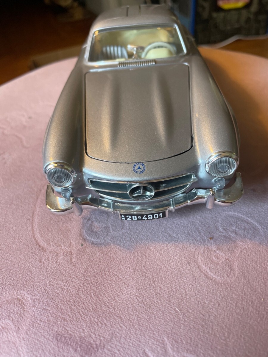 Vintage Bburago 1954 Mercedes 300 SL No. 3015 1/18 Scale Made in