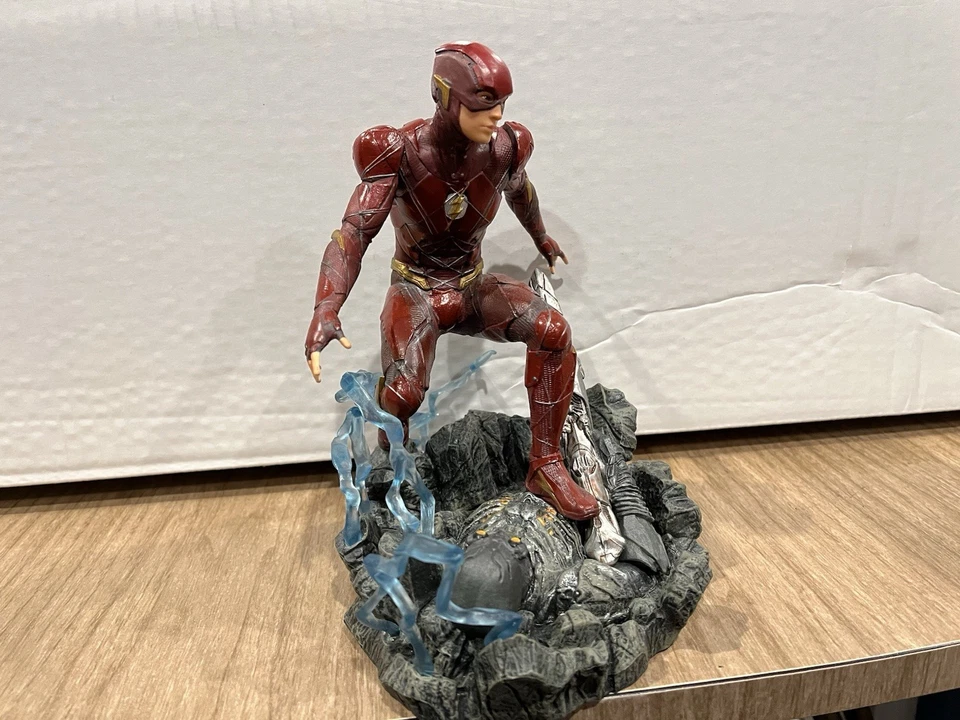 Diamond Select Gallery The Flash Estatua PVC de Zach Snyder’s Justice League Foto 2 de 4