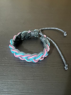 Handgefertigtes verstellbares Schnurarmband