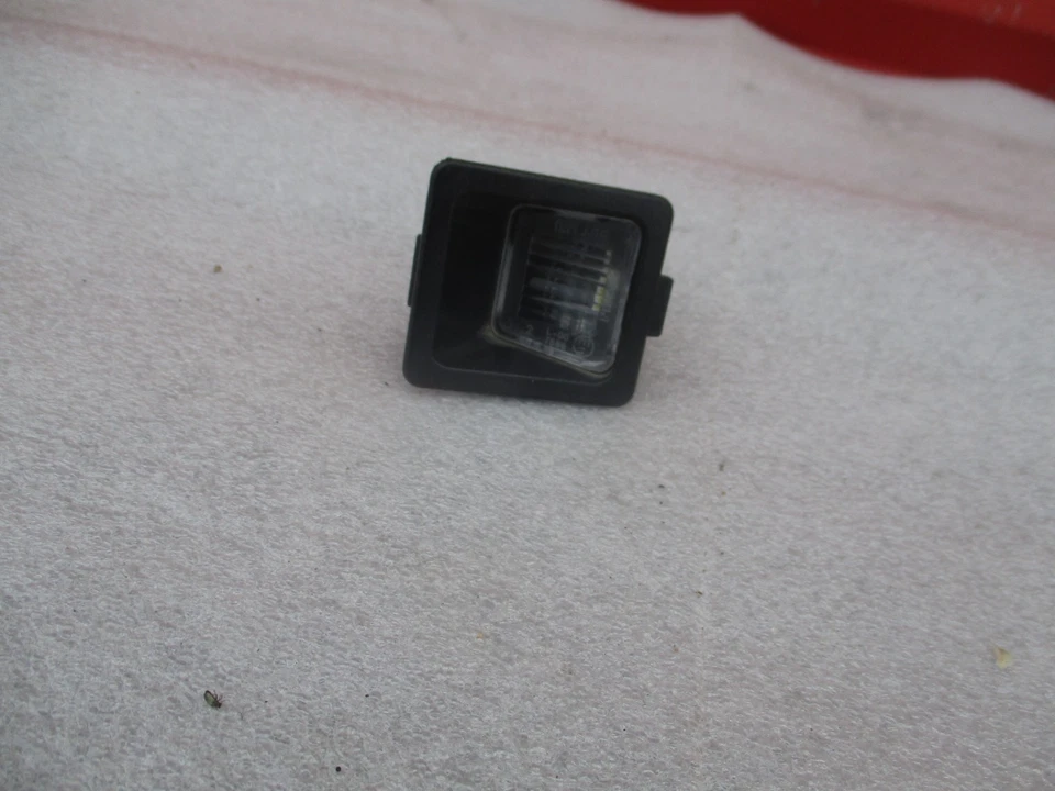 2022-2025 NISSAN FRONTIER LUZ MATRÍCULA TRASERA IZQUIERDA OEM LADO DERECHO Foto 2 de 4