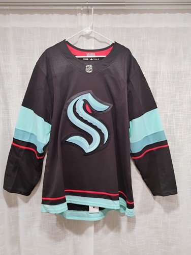 Adidas NHL Seattle Kraken autentica maglia home hockey - taglia 60 - *NUOVA - Foto 1 di 8