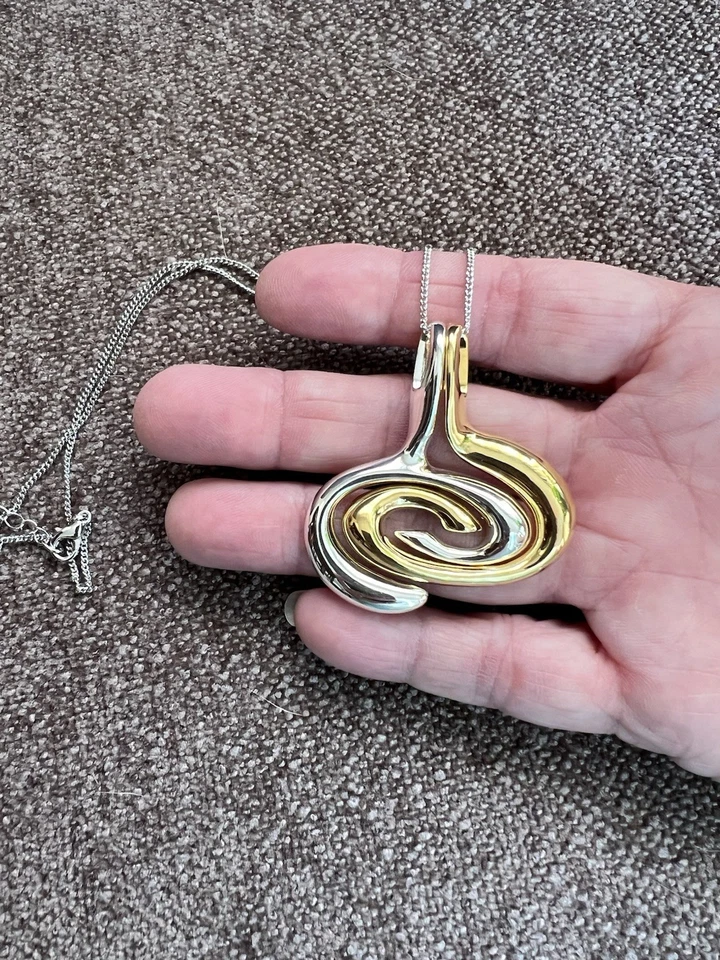 "Collar de diseñador para mujer enchapado en rodio de oro blanco y amarillo de 18 quilates en dos tonos" Foto 4 de 4