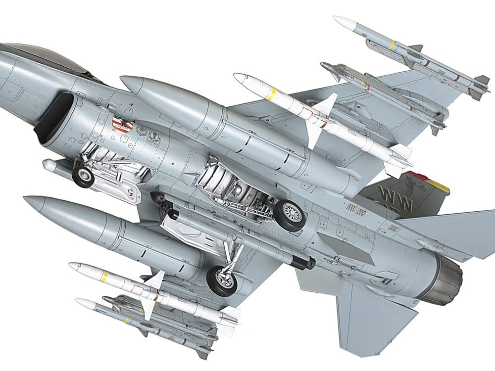 TAMIYA F-16CJ Block 50 Fighting Falcon Model Kit 61098 1/48