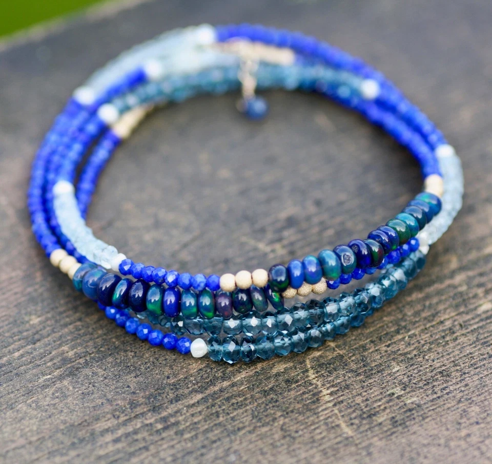 Brazalete envolvente collar de lapislázuli natural, topacio, ópalo negro relleno de oro de 14 k Foto 2 de 4