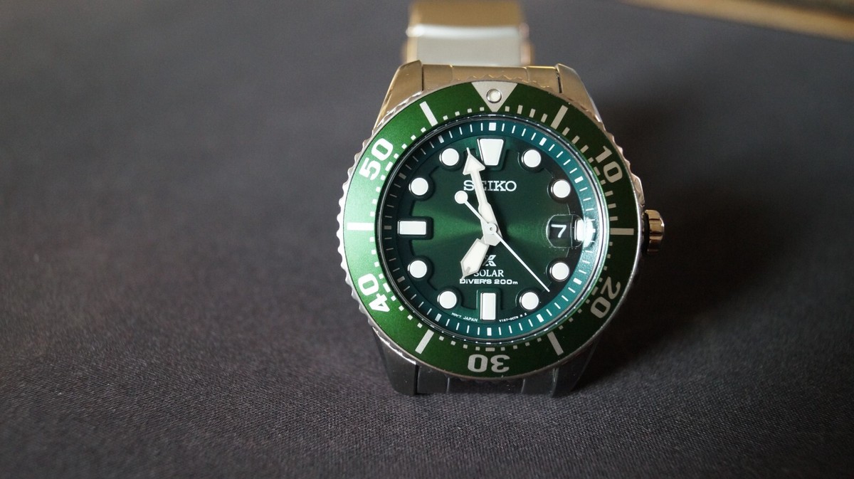 Seiko ProspeX SNE579P1 Air Divers Hulk Green Solar Quartz date@3