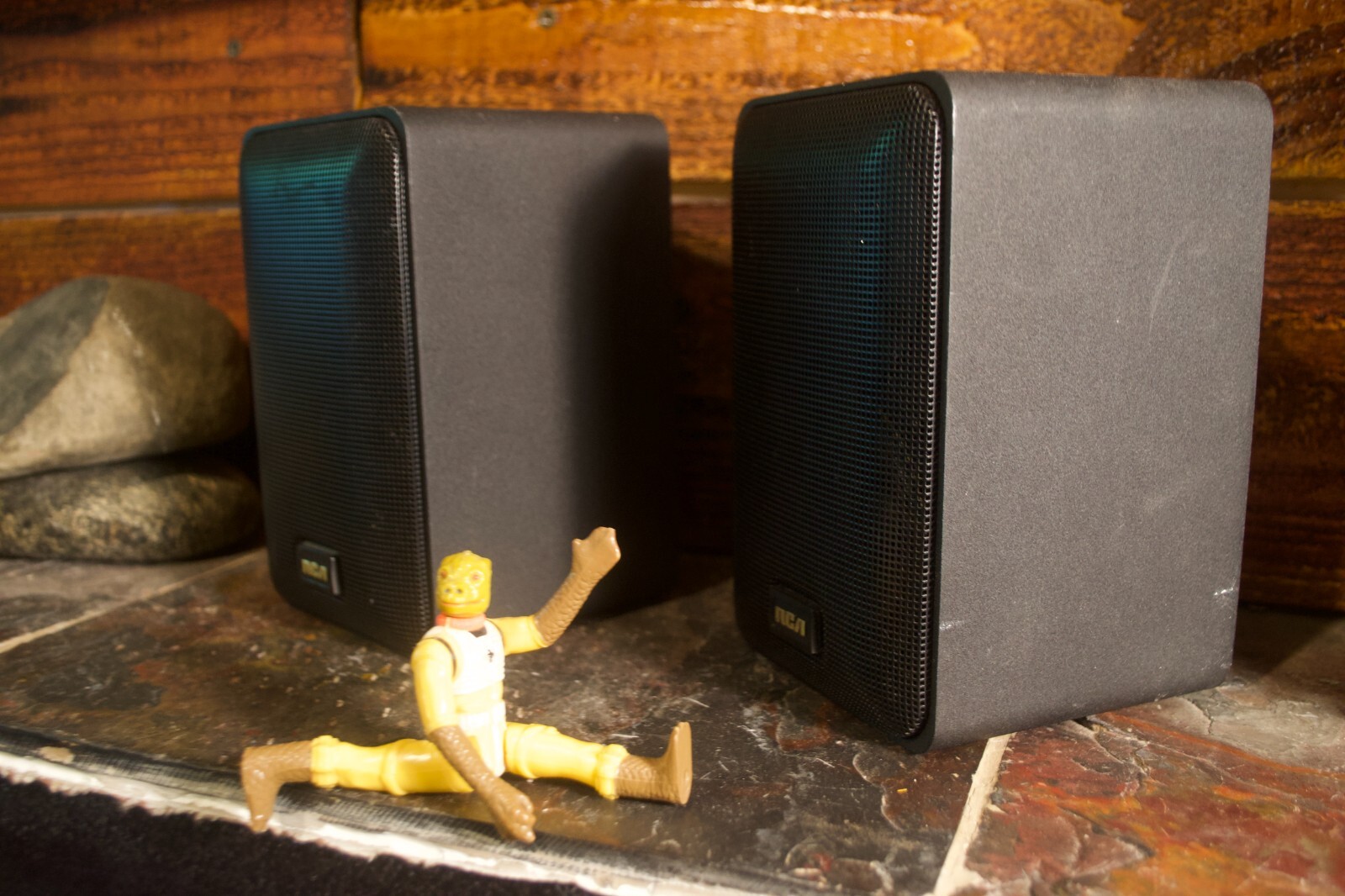 RCA Speakers Realistic minimus 7and RCA Speakers, 4" Woofers Aluminum