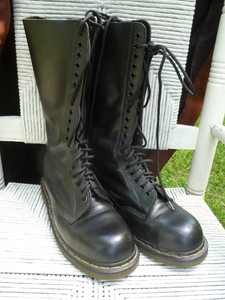 dr martens 1942