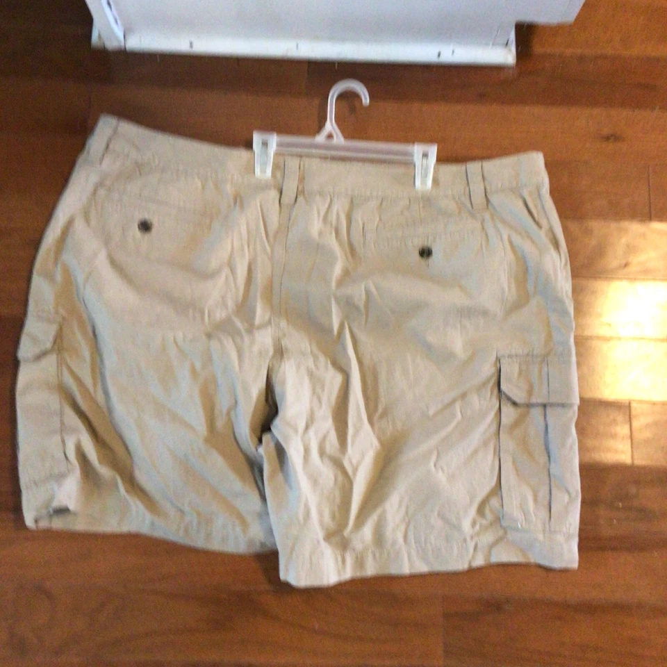 PANTALONES CORTOS HOMBRE SADDLEBRED CARGO BEIGE TALLA 48 ENTREPIERNA 9” Foto 4 de 4