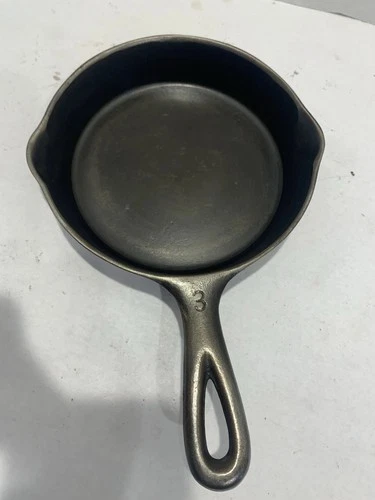 Vintage Refurbished Wagner Ware Pie Logo #3 Cast Iron Skillet Cat. #1053E