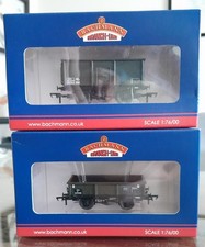 Bachmann 37-255 & 37-356 16T ZHV & 13t ZCO Engineers open wagons - Olive green