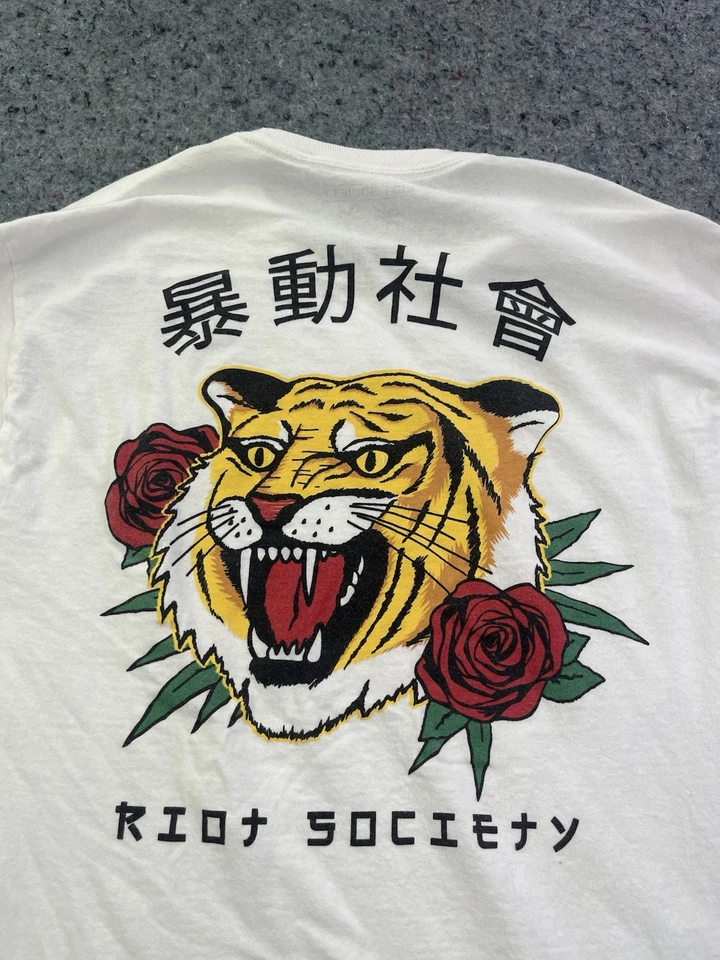 Camisa Riot Society Tiger Rose Manga Larga M Kanji Gráfico Streetwear Blanca Foto 2 de 4