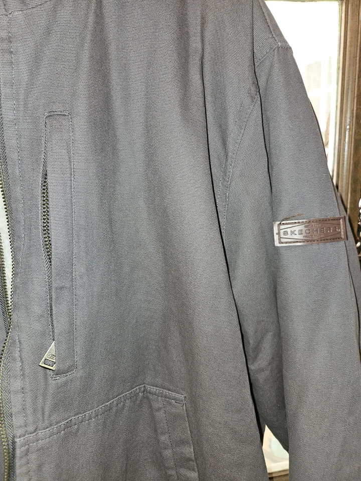 Chaqueta XL forrada Sherpa de lona gris marca Skechers para hombre Foto 4 de 4