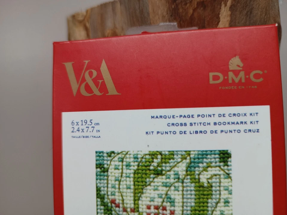 V&A inspired embroidery'Golden Lily' DMC Cross Stitch Bookmark Kit 2.4in x 7.7in - Image 2 of 4