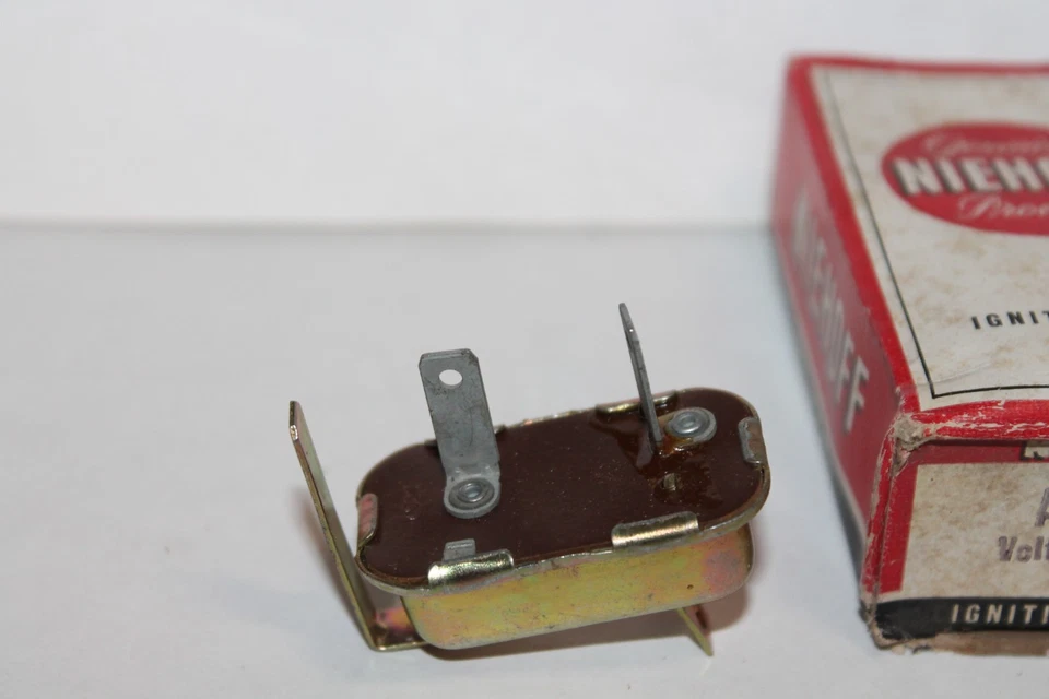 PANEL DE INSTRUMENTOS LIMITADOR DE VOLTAJE 1964-1970 DODGE&PLYMOUTH A,B, CARGADOR, CORONET, GTX Foto 2 de 4