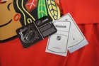 JONATHAN TOEWS Autographed Reebok Blackhawks Stanley Cup 2015 Jersey L PSA/DNA — photo 8