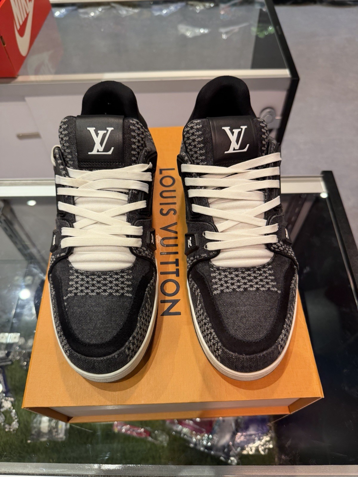 Size 7.5LV/8.5US - Louis Vuitton Trainer ' Black ' $1200 Authentic RARE image 9