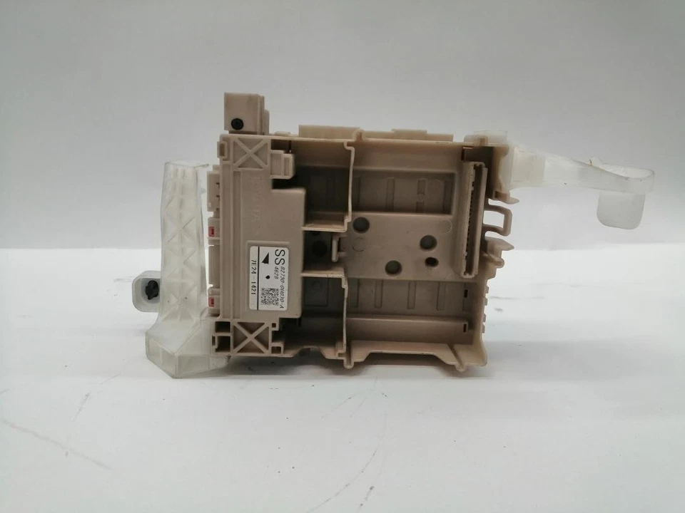 827300H030A Porta Fusibili per TOYOTA AYGO (B4) X-Sky 2017 960294 - Immagine 2 di 4