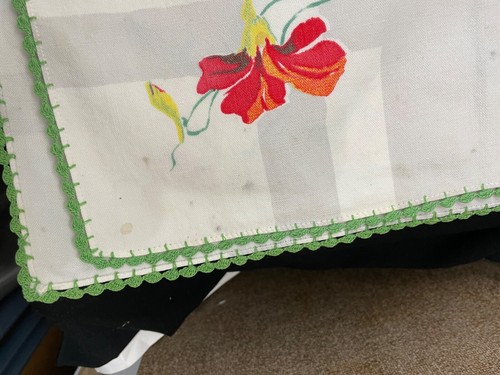 Vintage hand-sewn tablecloth made from floral napkins 30" x 34" - Picture 11 of 13