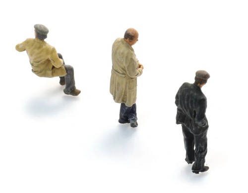 HO Scale People - 5870053 - Loiterers - Picture 4 of 6