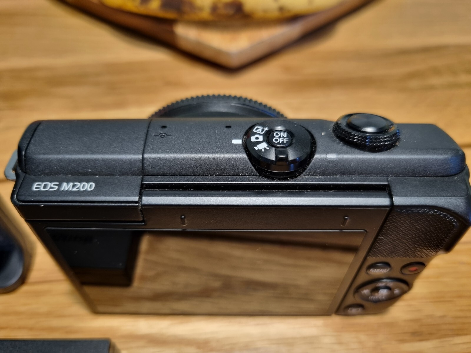 Canon EOS M200 24.1 MP Mirrorless Interchangeable Lens Camera Black