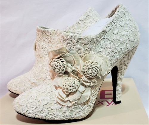 Dolce by Mojo Moxy "Flora" Lace Flowers Ankle Boots Beige 9M Boots 4" Heels NEW - Picture 4 of 8