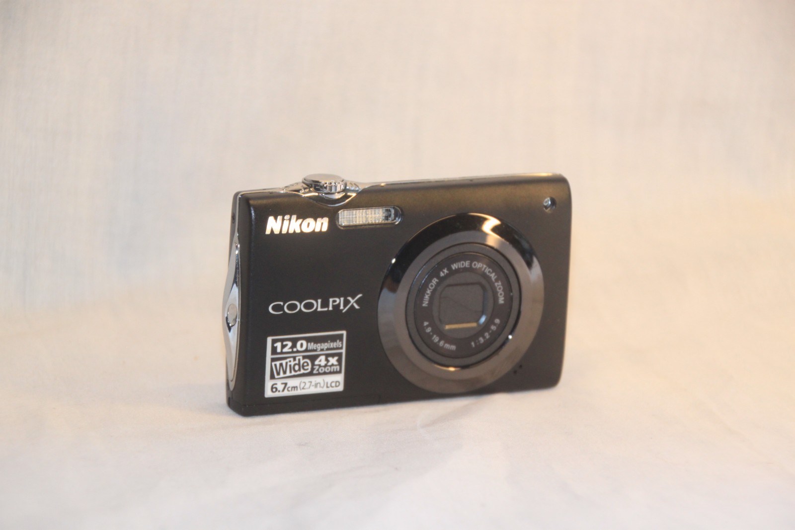 Nikon COOLPIX S3000 12.0MP Digital Camera - Black