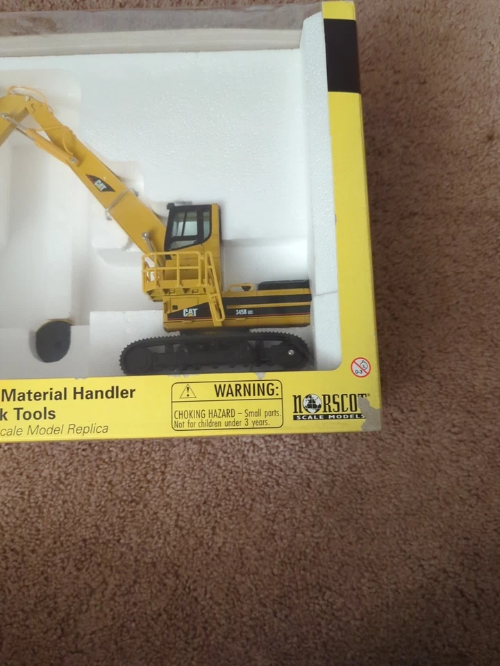 CAT 345B Series II Material Handler with Work Tools 1:50 scale - Image 3 of 4