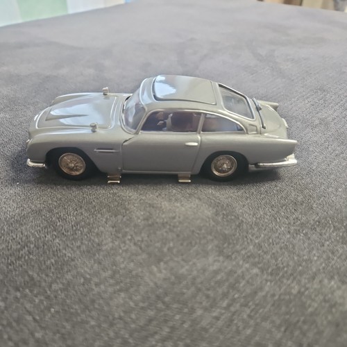 Corgi 007 James Bond Aston Martin DB5 With Chrome Tyre Slashers - Picture 4 of 8