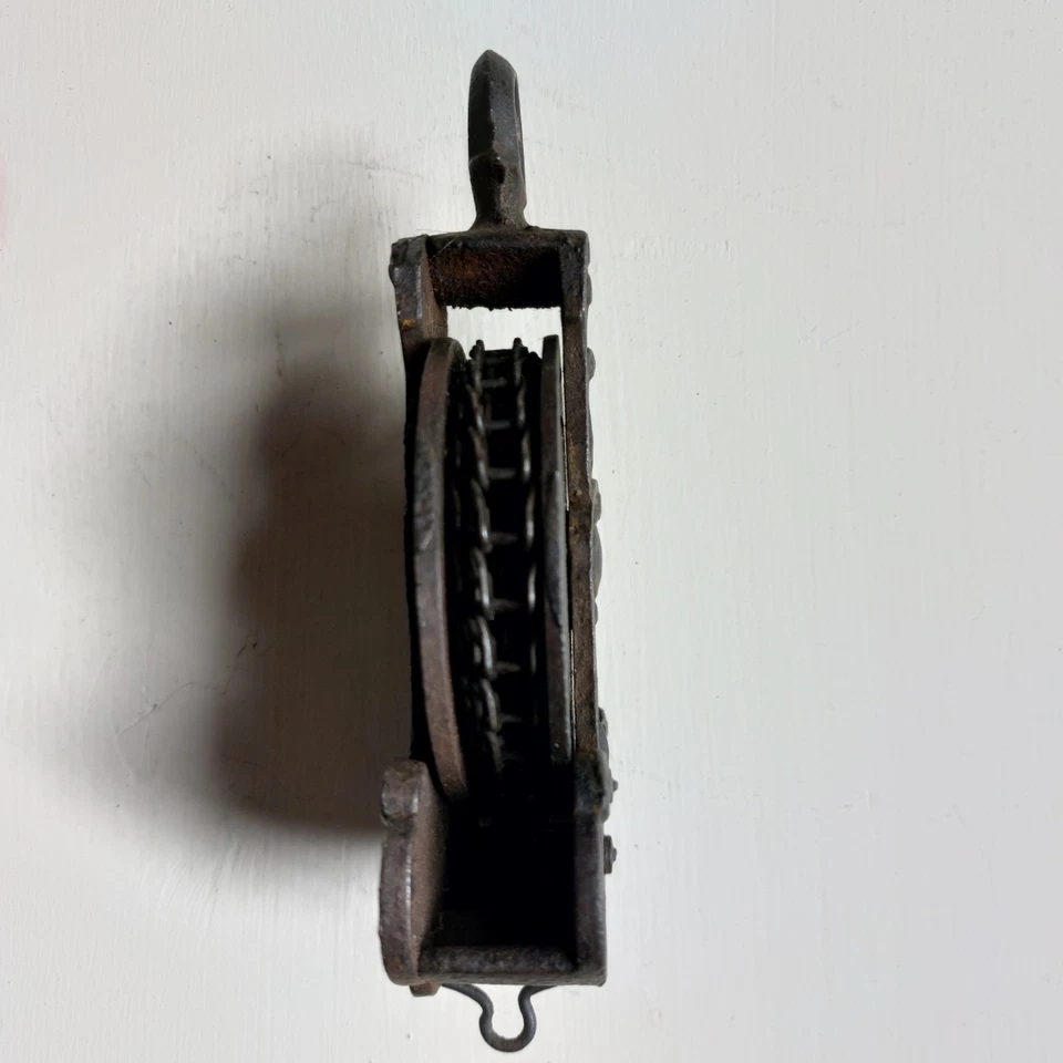 Ancienne Poulie à Chaînes - Photo 3/4