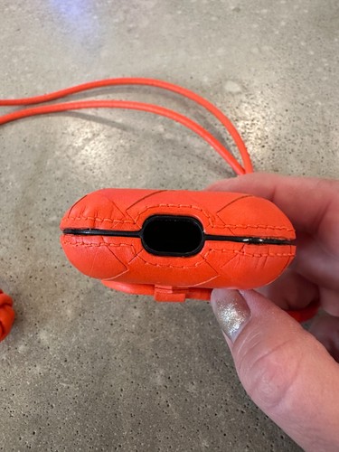 Bottega Veneta Intreciatto AirPods Pro Case $470 orange - Photo 4 sur 5