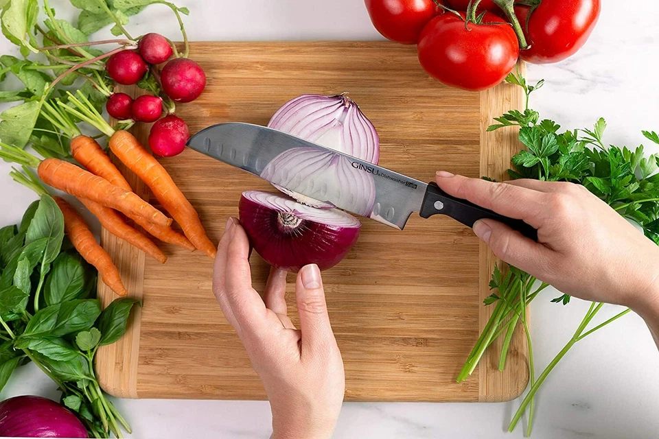 Cuchillo GINSU Kiso 7" Santoku rojo apto para lavavajillas hoja de acero inoxidable  Foto 4 de 4