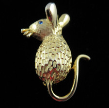 Signed LG Vintage Textured Gold Tone Mouse Brooch Pin 1-1/2"