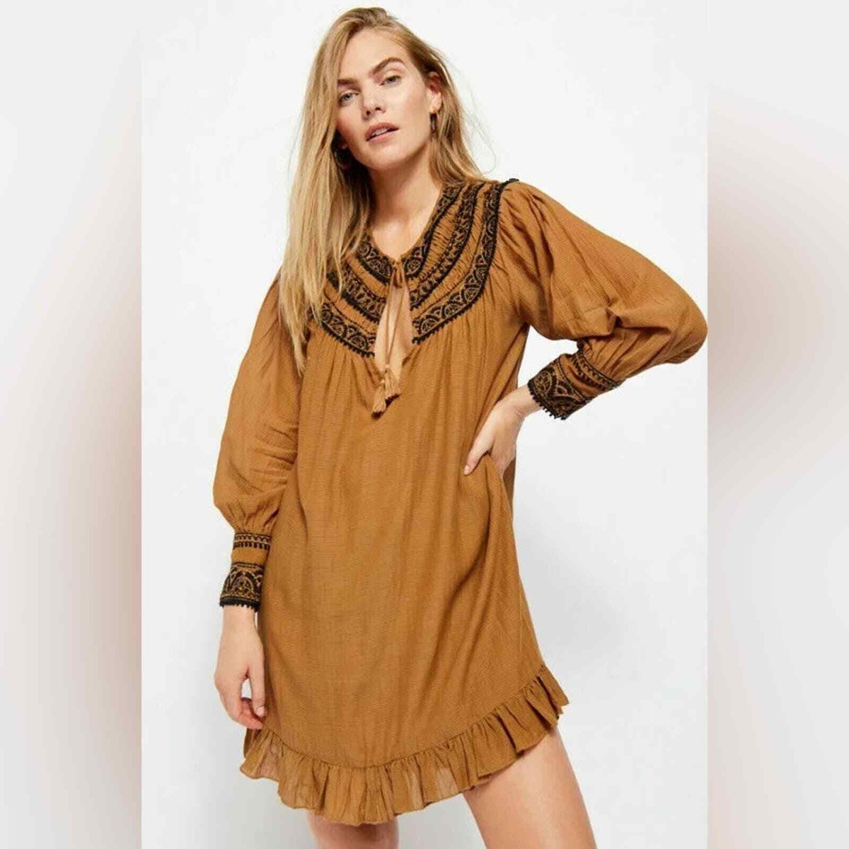 embroidered long sleeve mini dress FARM Rio Embroidered Tapestry Mini Dress main image 1