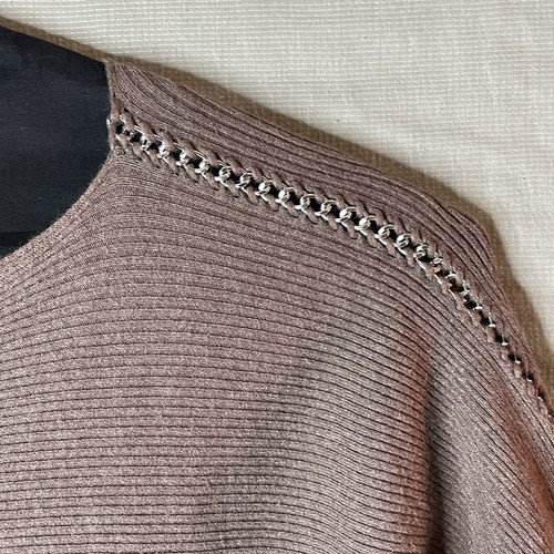 Jennifer Lopez Sweater Size XL Brown Batwing w Chain Along Shoulder Line - Picture 2 of 9