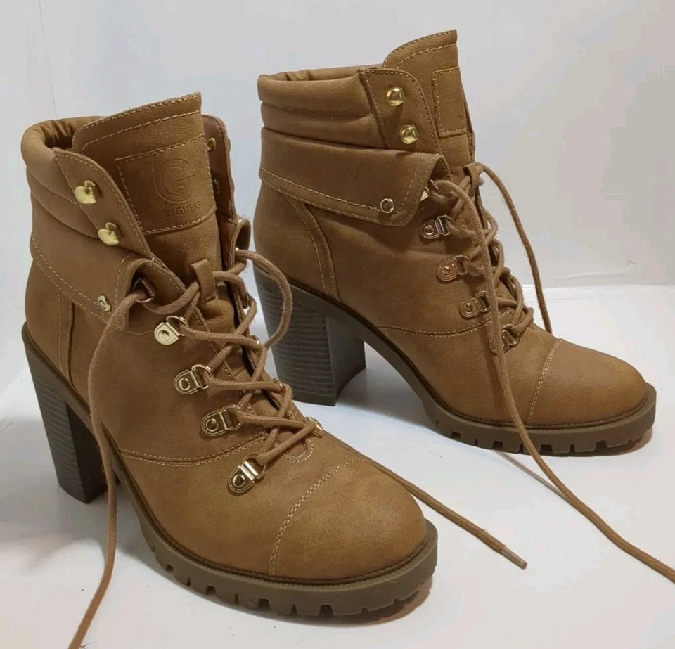 Zapatos para mujer talla 9,5 M imitación cuero tostado botas con cordones de Guess tacón alto Foto 3 de 4