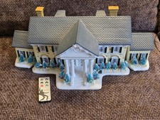 Elvis &ldquo;Graceland At Christmas&rdquo; Vintage Decor Light Up Mansion Musical W/ Remote