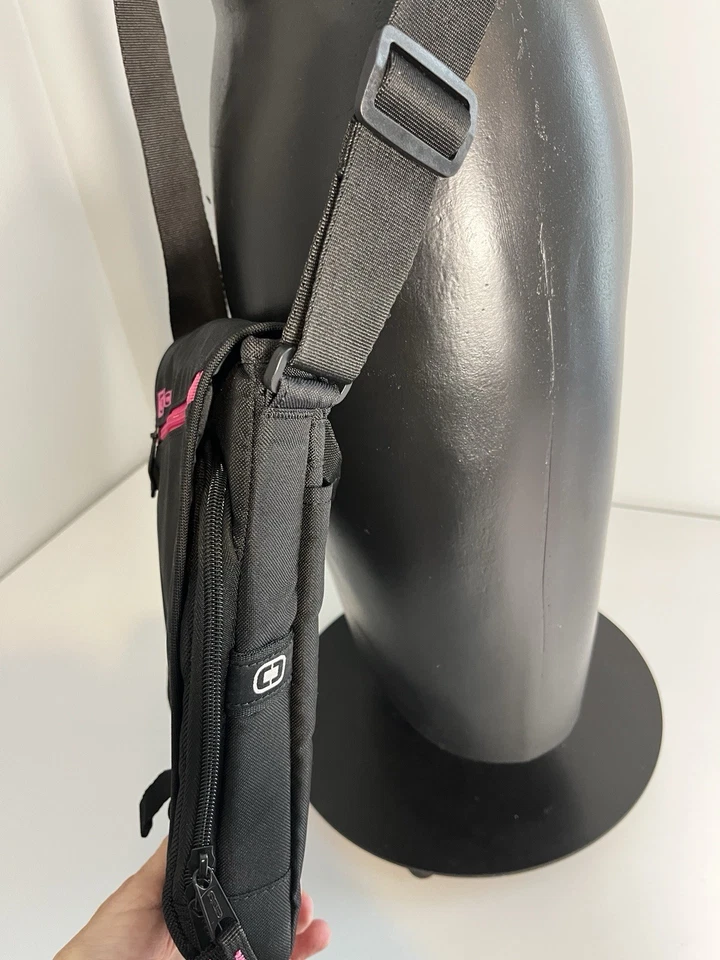 Funda Módulo OGIO Tablet Bolsa Apple iPad/Andriod Tabletas Fire HD Negra con Rosa Caliente Foto 4 de 4