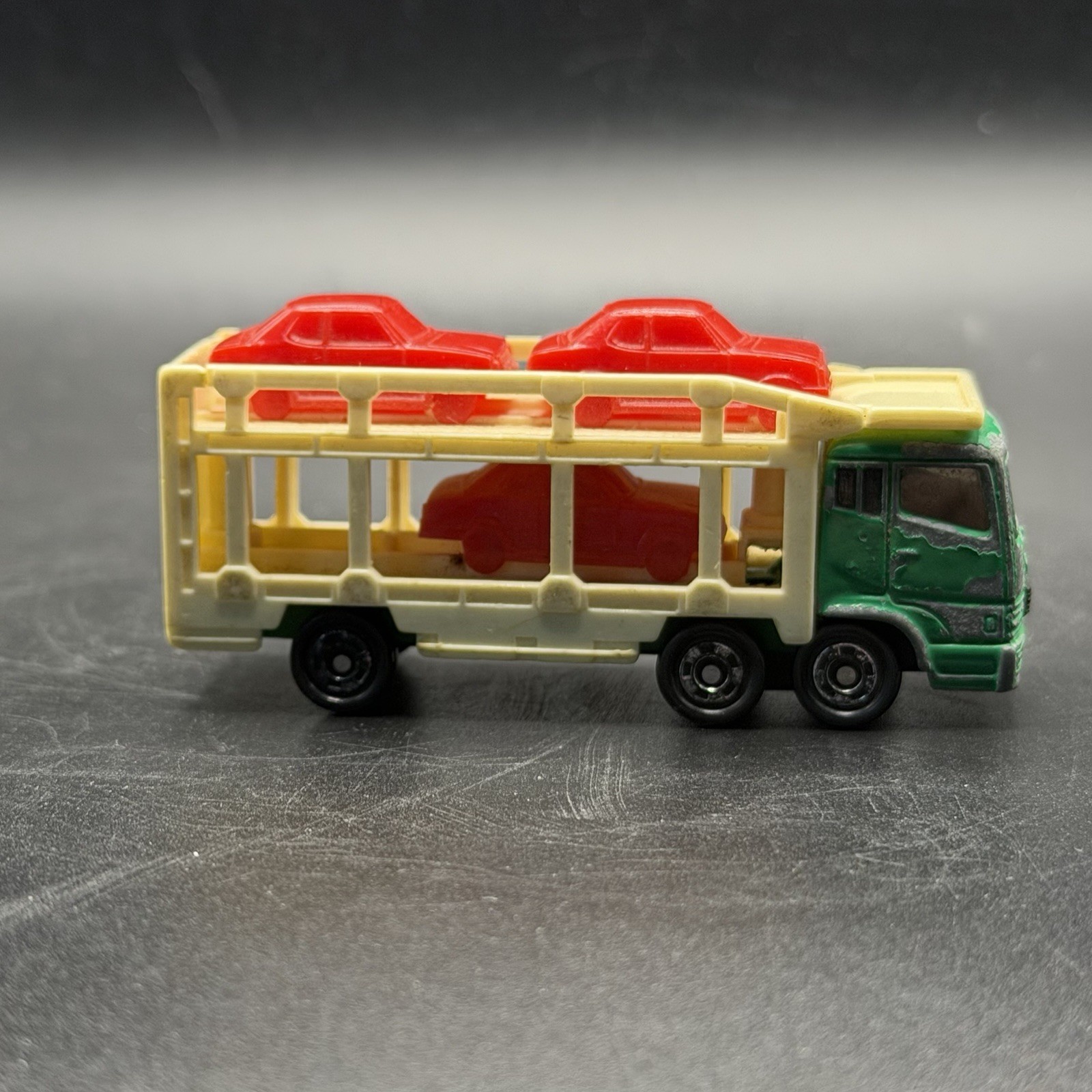 Tomica No. 14 Mitsubishi Fuso Super Great Carrier Tomy 1:120 Die Cast Toy Car