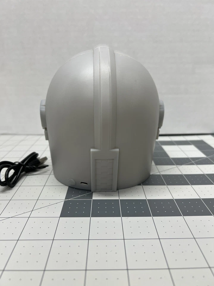 Luz de mesa em forma de capacete Star Wars The Mandalorian. USB e bateria. - Imagem 3 de 4