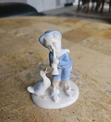 Vintage Little Boy Blue Horn Ducks Lippelsdorf GDR Porcelain Figurine Germany 4''