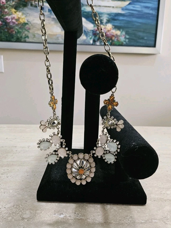 Collar Anthropologie Statement tono dorado con rosa, verde menta, naranja, raro Foto 2 de 4