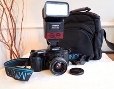 Vintage MINOLTA DYNAX 7xi 35mm film SLR camera kit with lens and extras