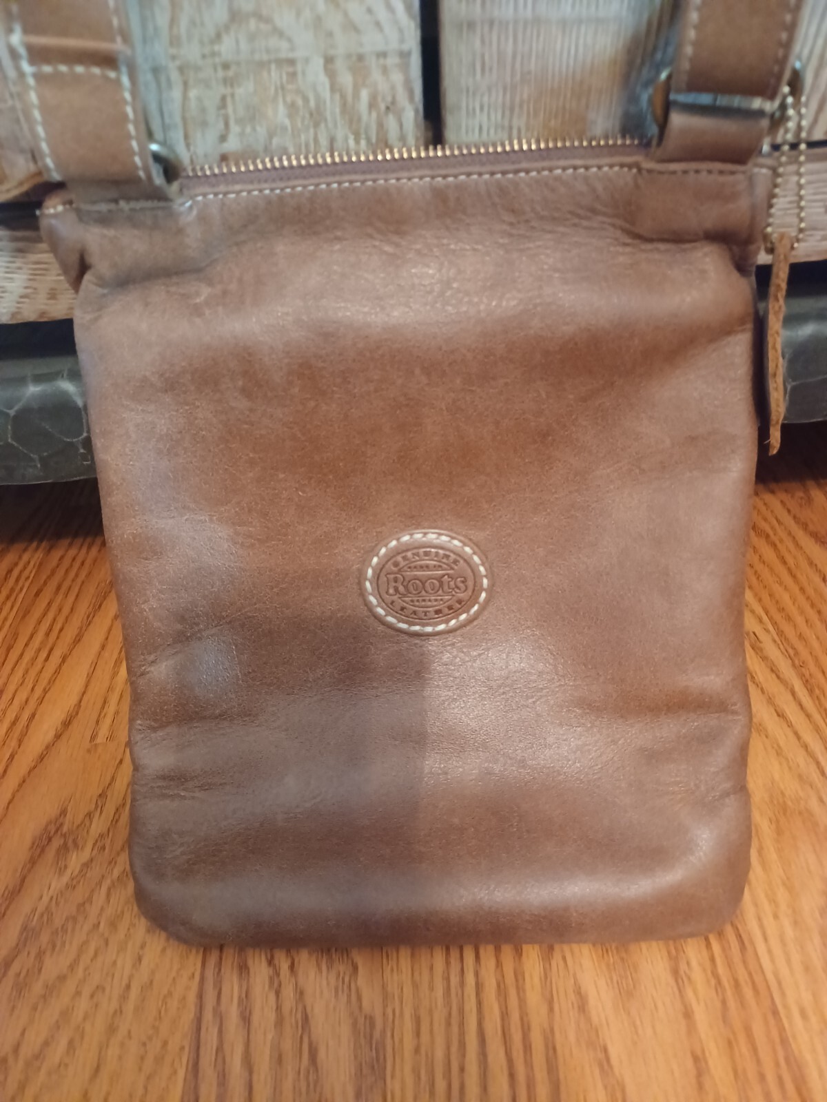 Roots Canada Brown Leather Crossbody Purse Gem