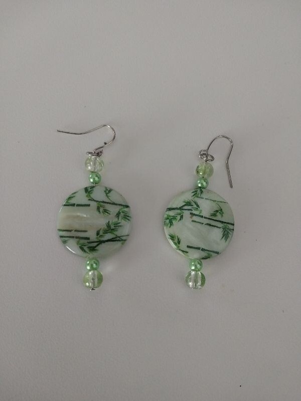 Mother of pearl beads hand-painted bamboo earrings green